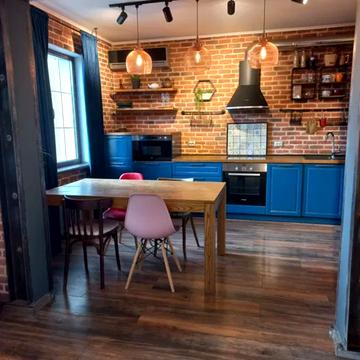 Анни Ахматової вул., 43