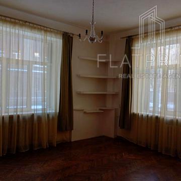 Шовковична вул., 21