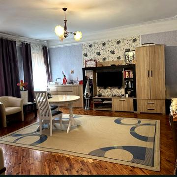 Івана Франка вул., 18