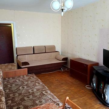 Мілютенка вул., 42