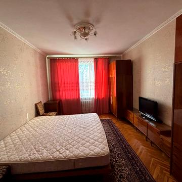 Михайла Омеляновича-Павленка вул. (Суворова), 19