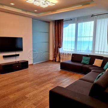 Літературна вул., 1а