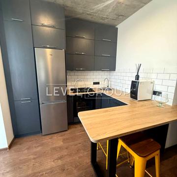 Героїв Небесної Сотні просп., 16/22