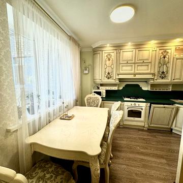 Володимира Антоновича вул. (Свердлова), 26