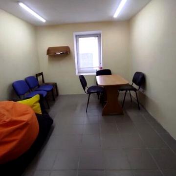 Молодіжна вул., 2/3Б