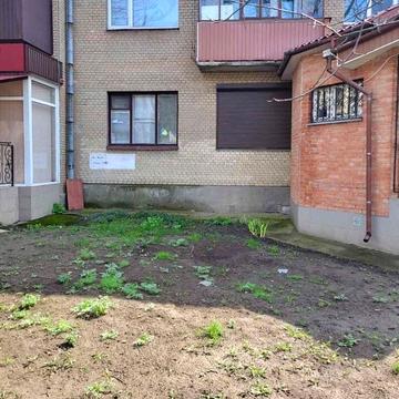 Івана Франка вул., 1