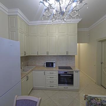 Дмитрівська вул., 82