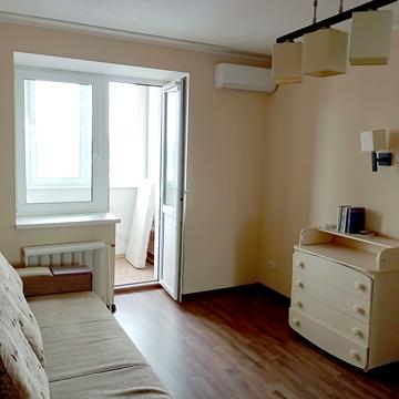 Богдана Хмельницького бульв., 4