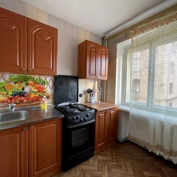 Олександра Поля просп. (Кірова), 121-Б