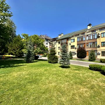 Дніпровські Пороги вул., 15-Б