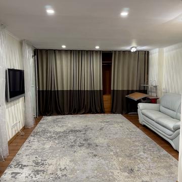 Анни Ахматової вул., 5