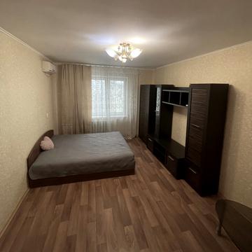 Григорія Ващенка вул., 1