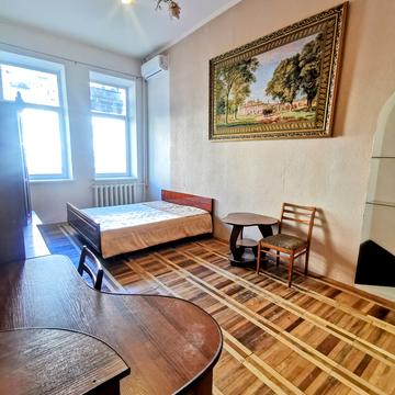 Саксаганського вул., 81