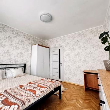 Героїв Дніпра вул., 7