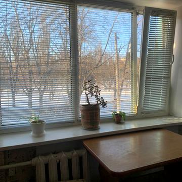 Академіка Доброхотова вул., 8