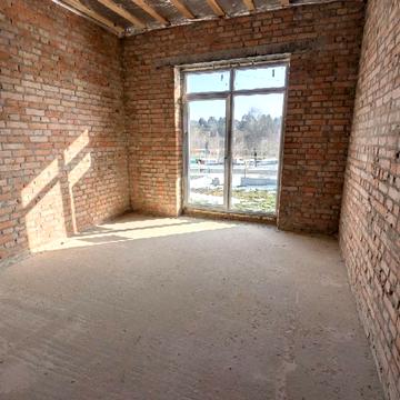 Сонячна вул., 12