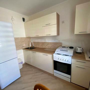 Варшавська вул., 64