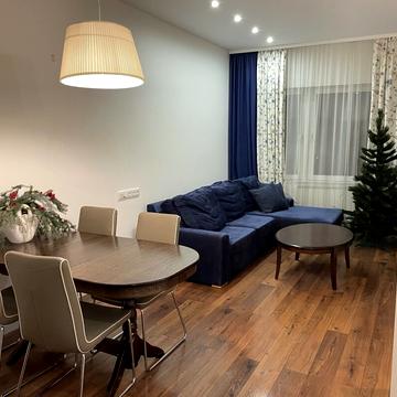 Дмитрівська вул., 82