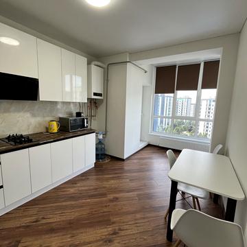 Героїв Небесної Сотні просп., 16/26