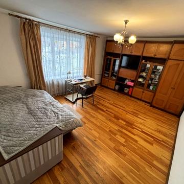 Гната Хоткевича вул., 44/5