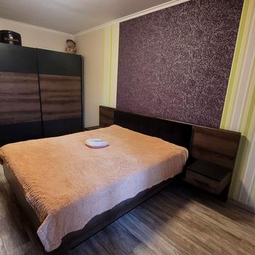 Срібнокільська вул., 14