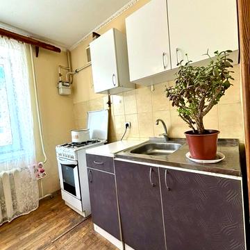 Івана Величковського вул., 24