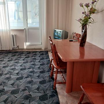 Державності вул., 25