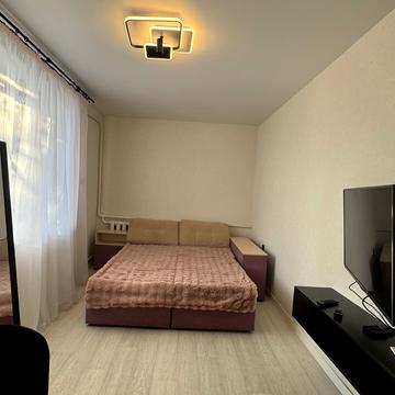 Літературна вул. (Чехова), 1в