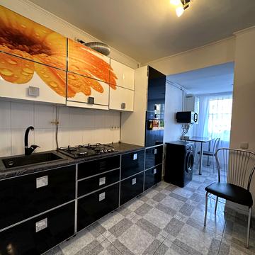 Євгена Коновальця вул., 34