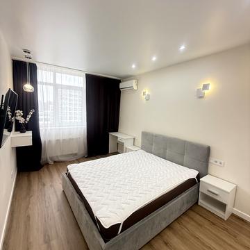 Європейського Союзу просп. (Правди), 41-Е