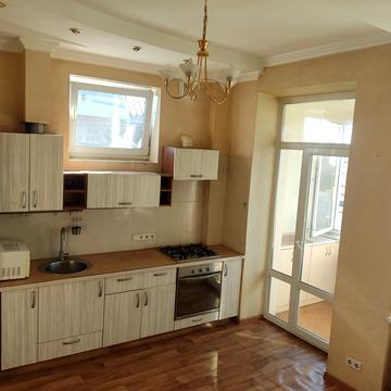 Євгена Чикаленка вул. (Пушкінська), 8