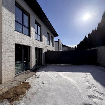 Зоряна вул.