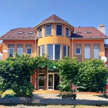 Мукачівська вул., 76