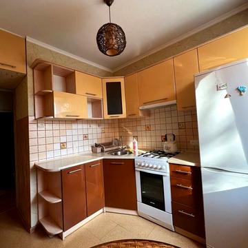 Професора Якима Яреми вул., 4