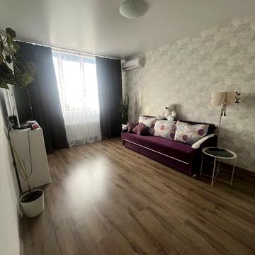 Захисників України вул. (1-го Травня), 42