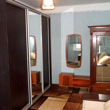 Новонаводницька вул. (Лаврська), 4