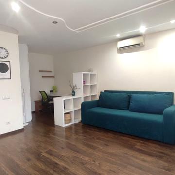 Верховинна вул., 18