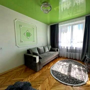 Павла Тичини вул., 11