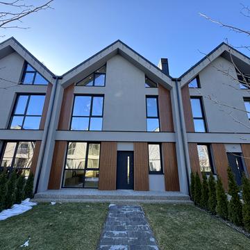 Євгена Патона вул., 15