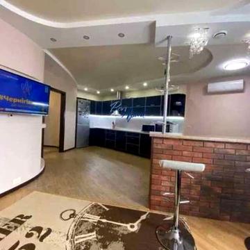 Академіка Глушкова просп., 9-Є