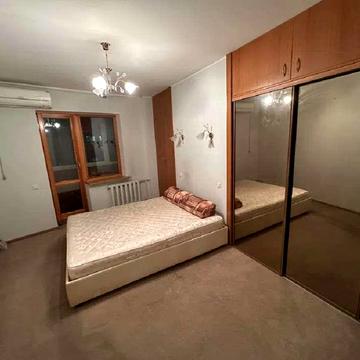 Прирічна вул., 17