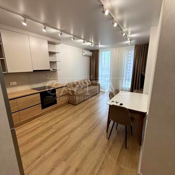 Віктора Некрасова вул. (Північно-Сирецька), 10