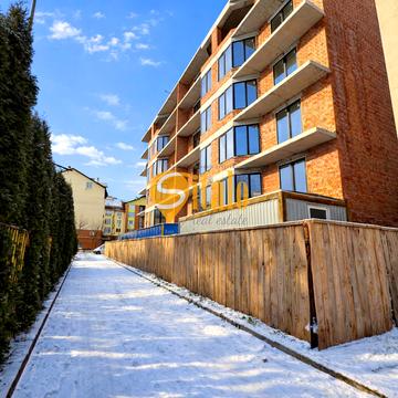 Райдужна вул., 147