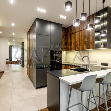 Предславинська вул., 44