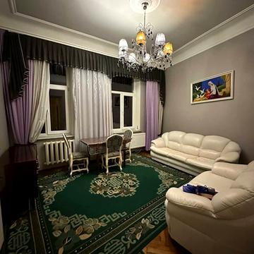 Миколи Леонтовича вул., 19