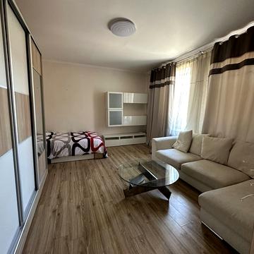 Гайдамацька вул., 8