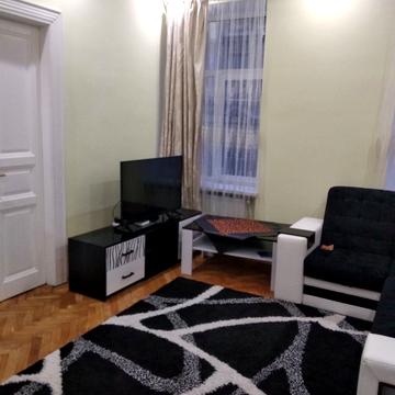 Богдана Хмельницького вул., 17