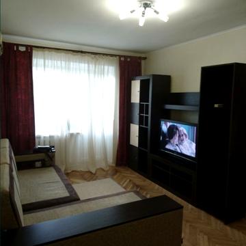 Новонаводницька вул. (Лаврська), 4а