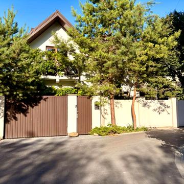 Канівська вул., 22а