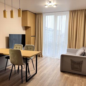 Степана Бандери вул., 4